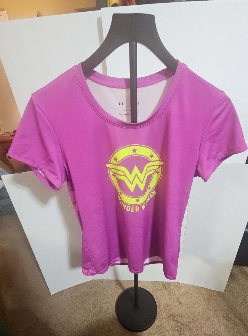 Under Armour Wonder Woman HeatGear T-Shirt Size Large Pink Fitted